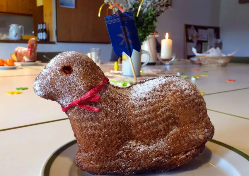 Osterfest für Senioren, Osterlamm selbstgebacken von Pflegedienst AML Parientin