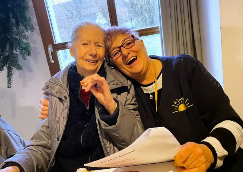 Gemeinsamen singen mit Patienten - Sonnencafe für Senioren